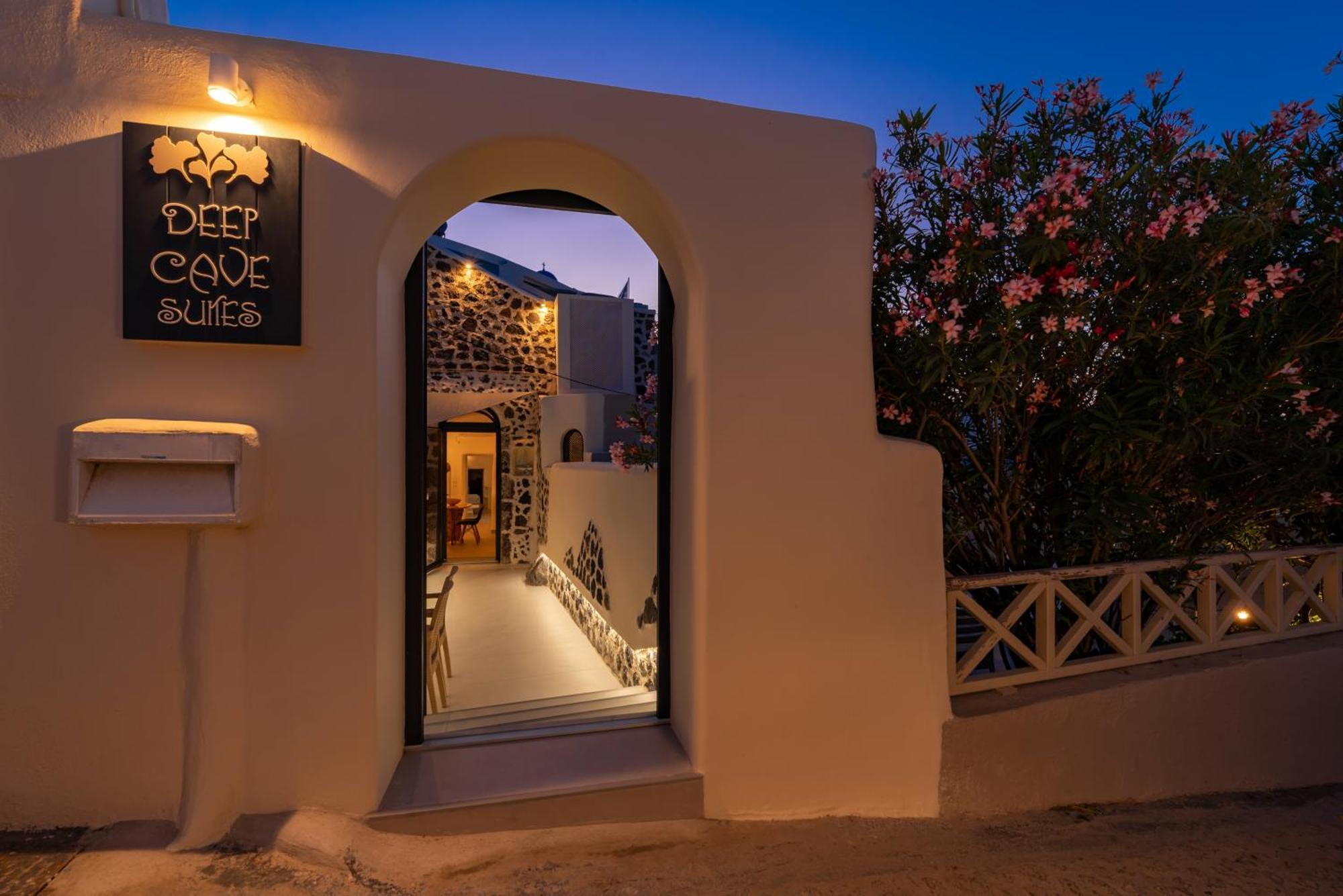 Deep Cave Suites Kontochori Fira  Exterior photo
