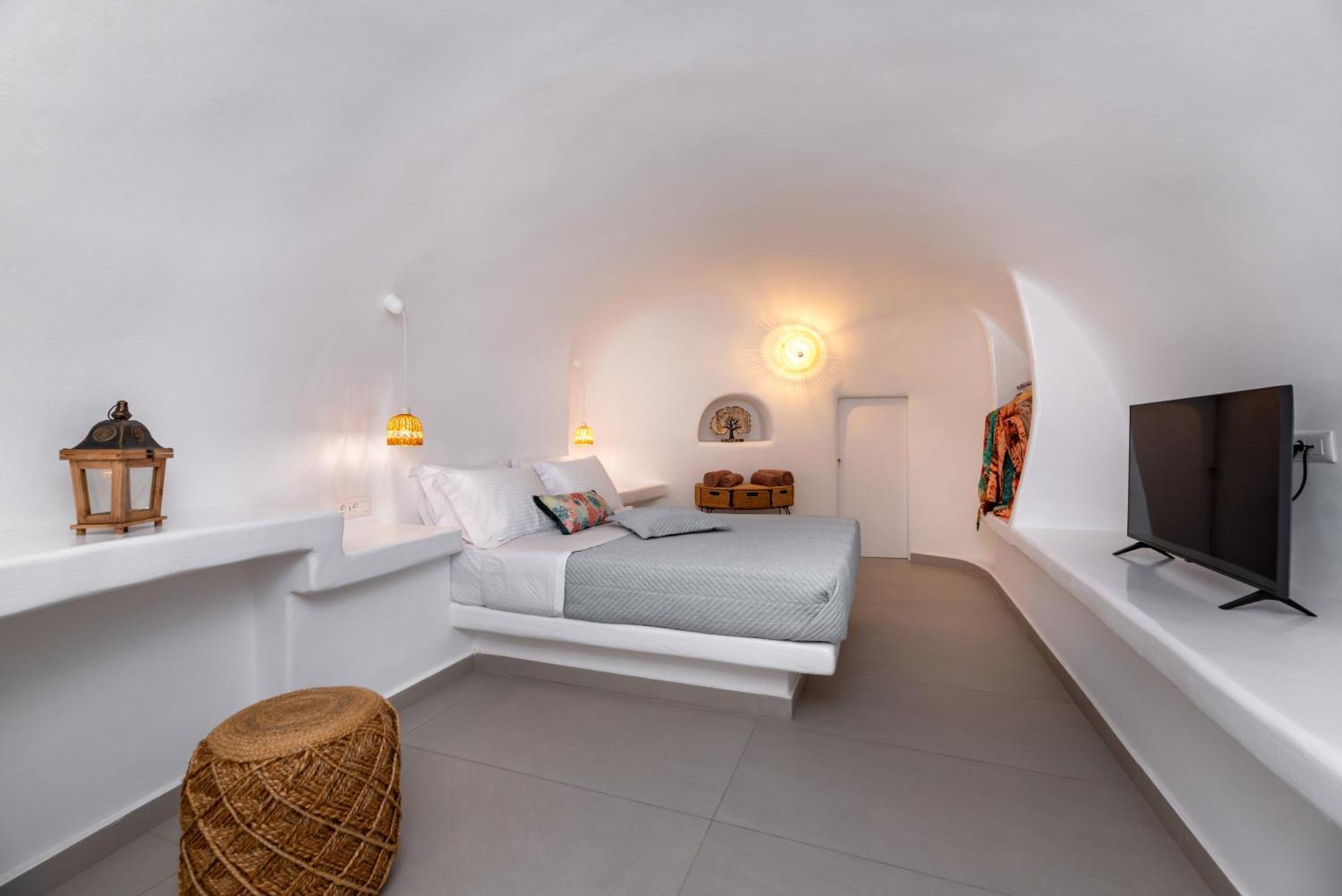 Deep Cave Suites Kontochori Fira  Exterior photo