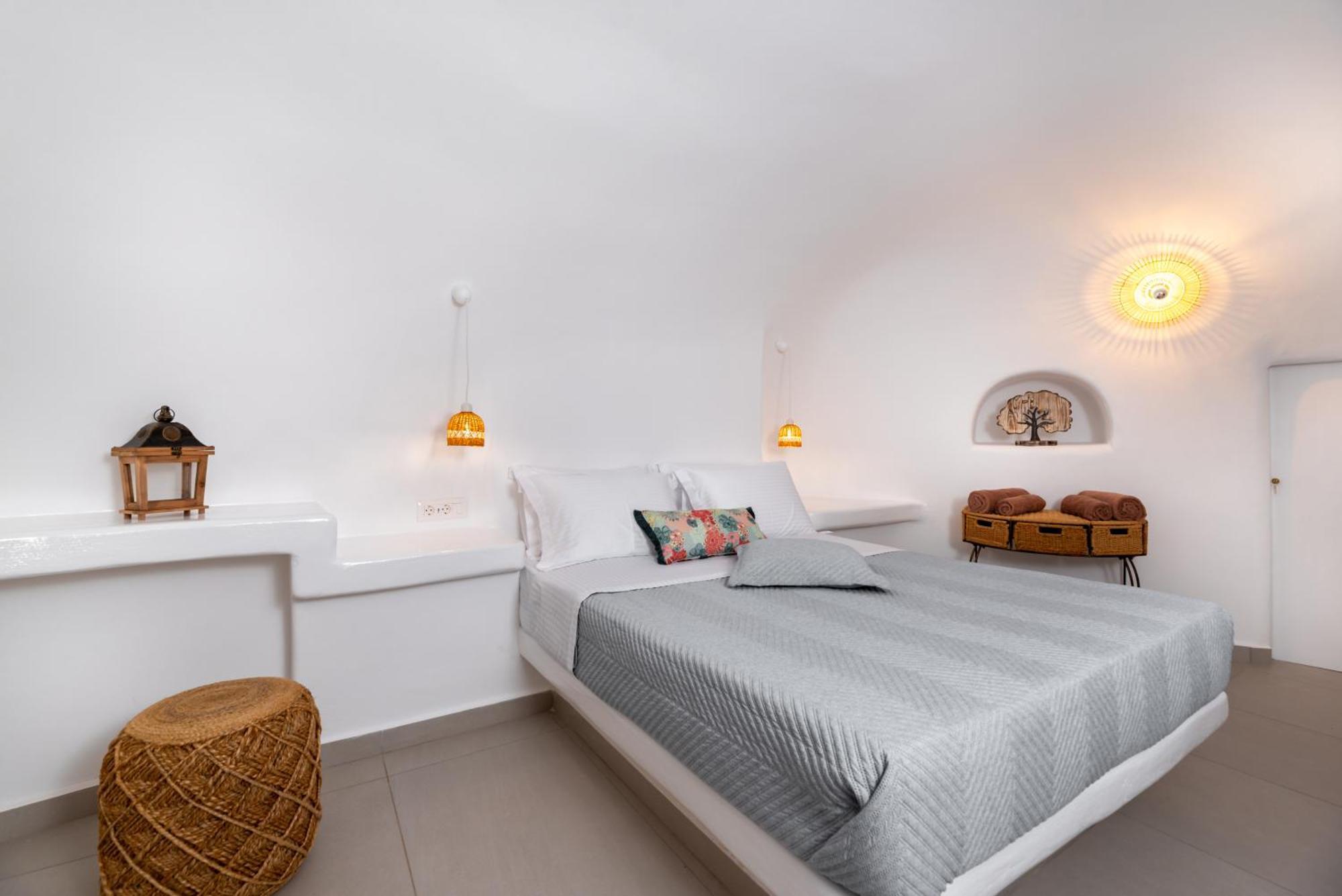 Deep Cave Suites Kontochori Fira  Exterior photo