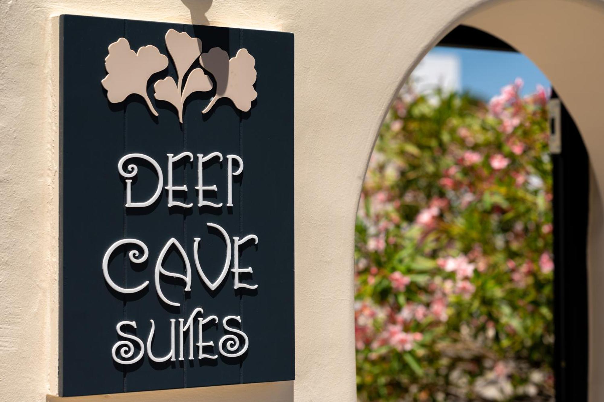 Deep Cave Suites Kontochori Fira  Exterior photo