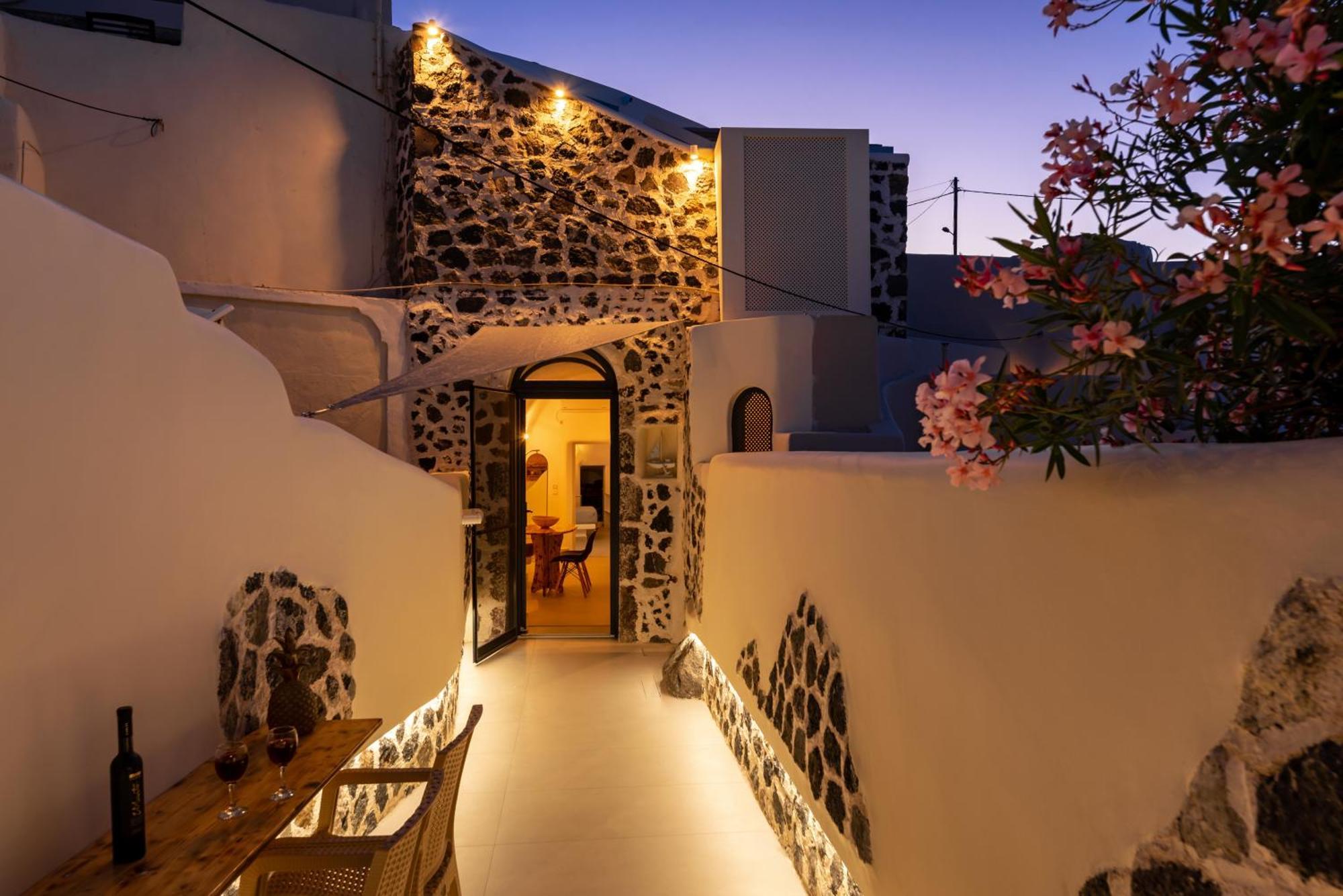 Deep Cave Suites Kontochori Fira  Exterior photo